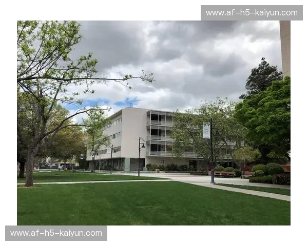 硅谷的心跳与枫叶的低语：圣何塞与温哥华，一场跨越太平洋的奇遇